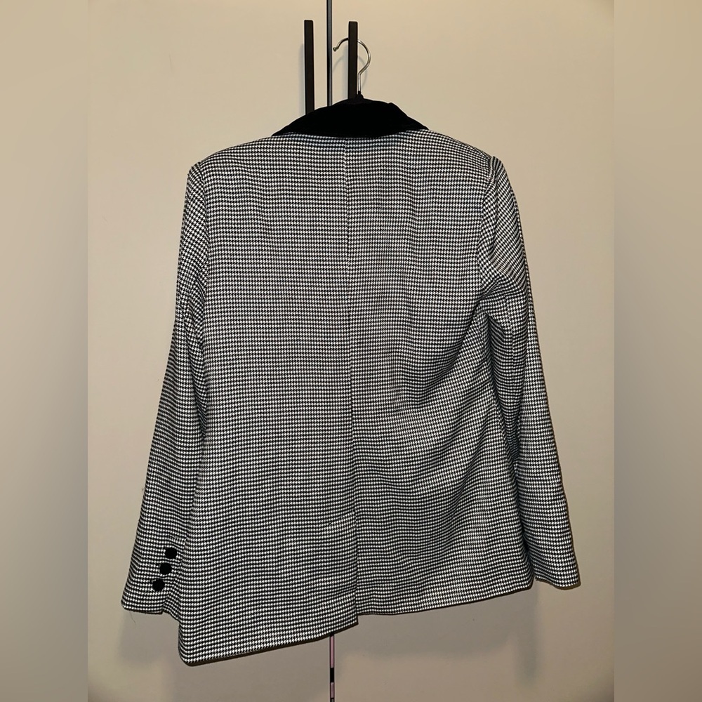 L'Academie the Lynn Blazer in Black
Houndstooth Size Small - Picture 4 of 4